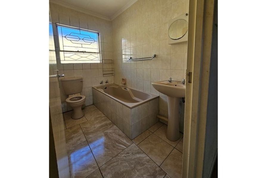 To Let 3 Bedroom Property for Rent in Tlhabane West North West